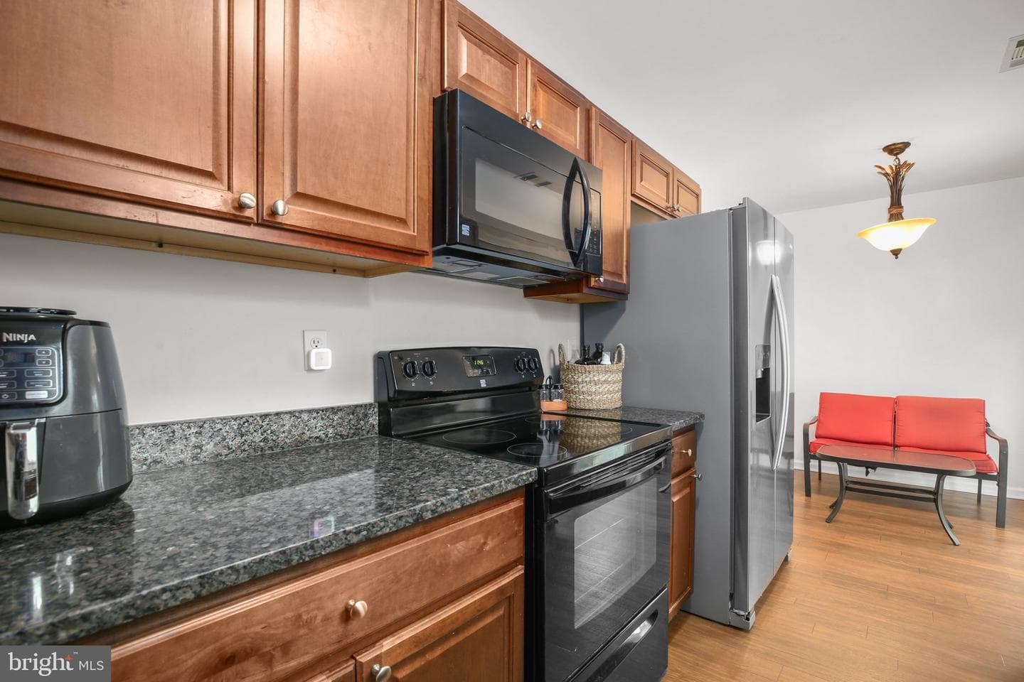 1109 Thomas Jefferson Place photo 4