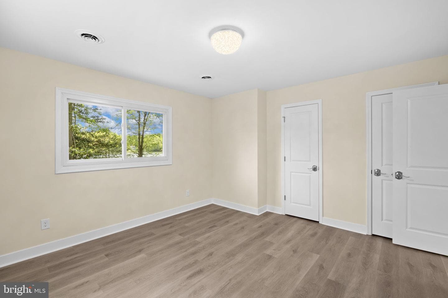 1070 Lakeview Dr photo 13