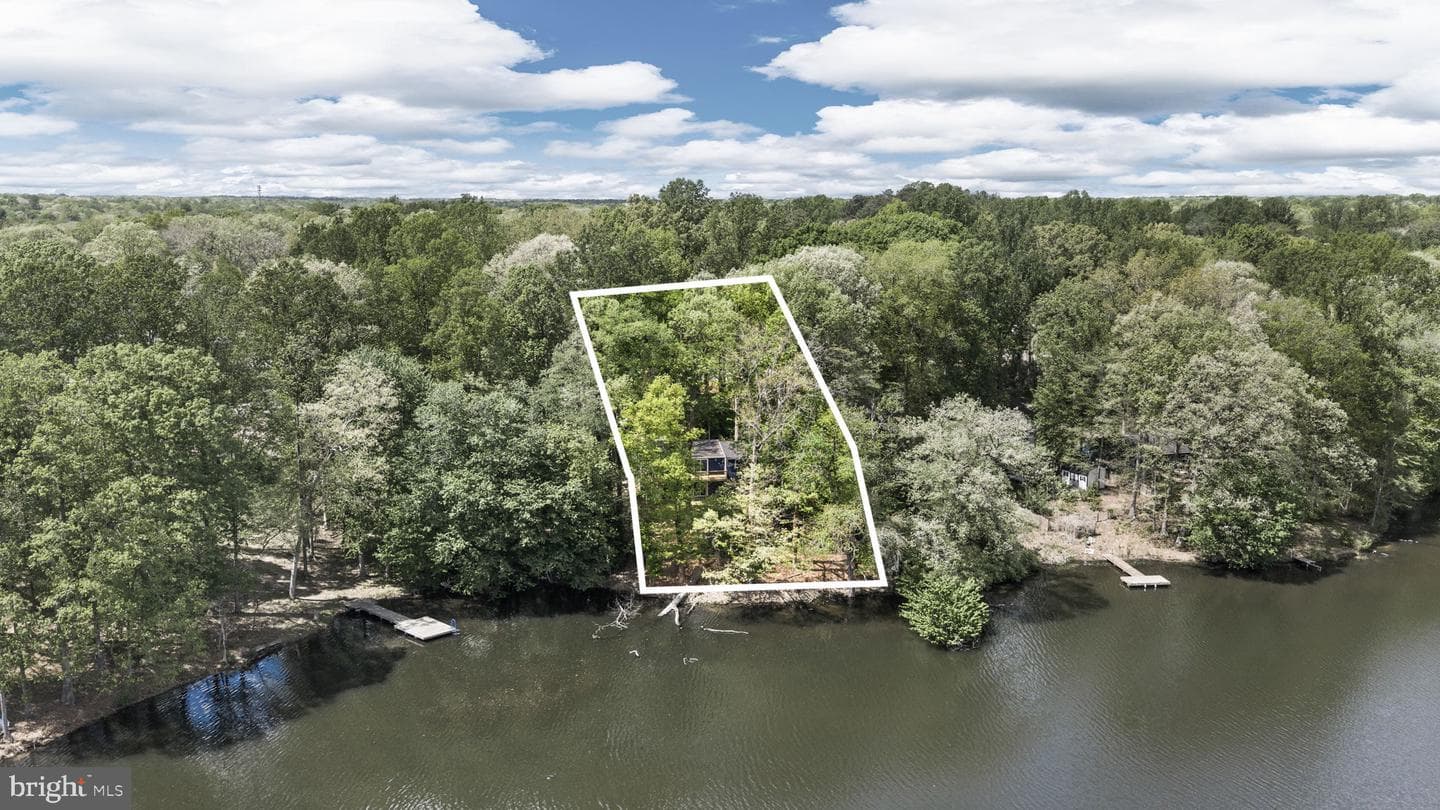 1070 Lakeview Dr photo 2