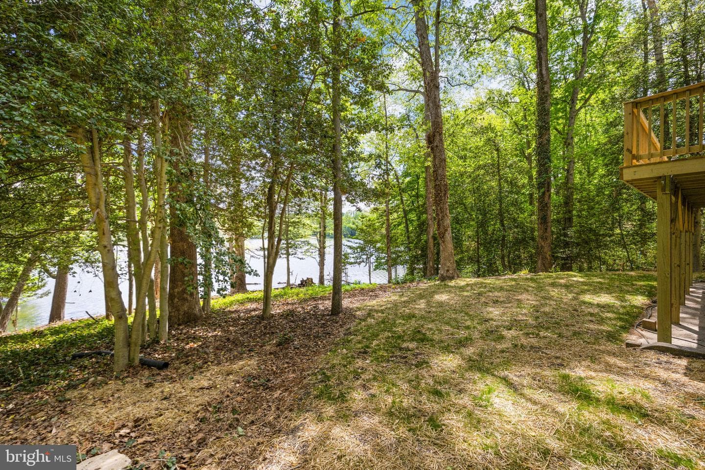 1070 Lakeview Dr photo 3