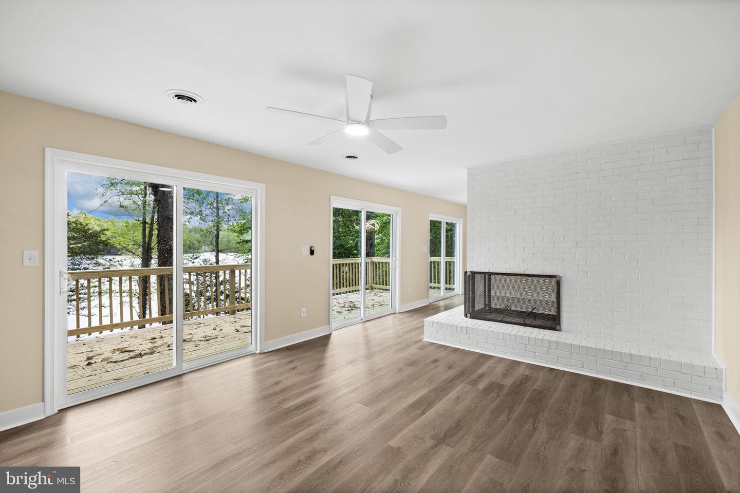 1070 Lakeview Dr photo 8