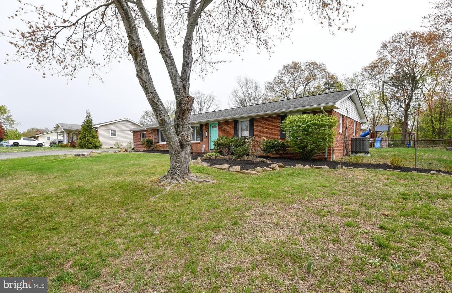 716 Edwards Drive photo 2