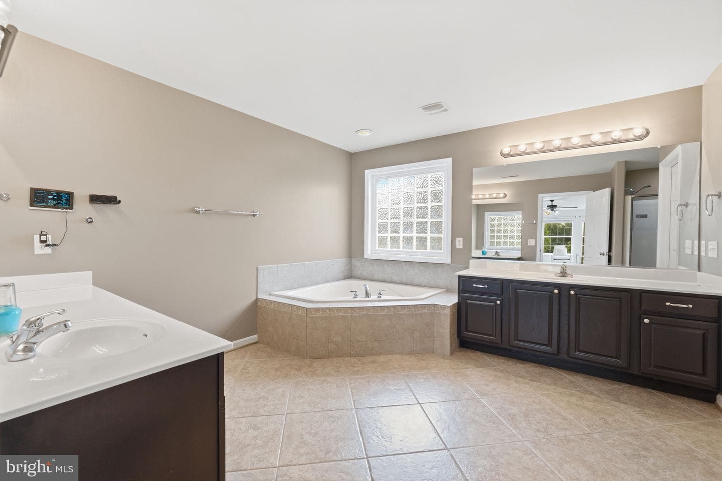 51 Equestrian Drive photo 27