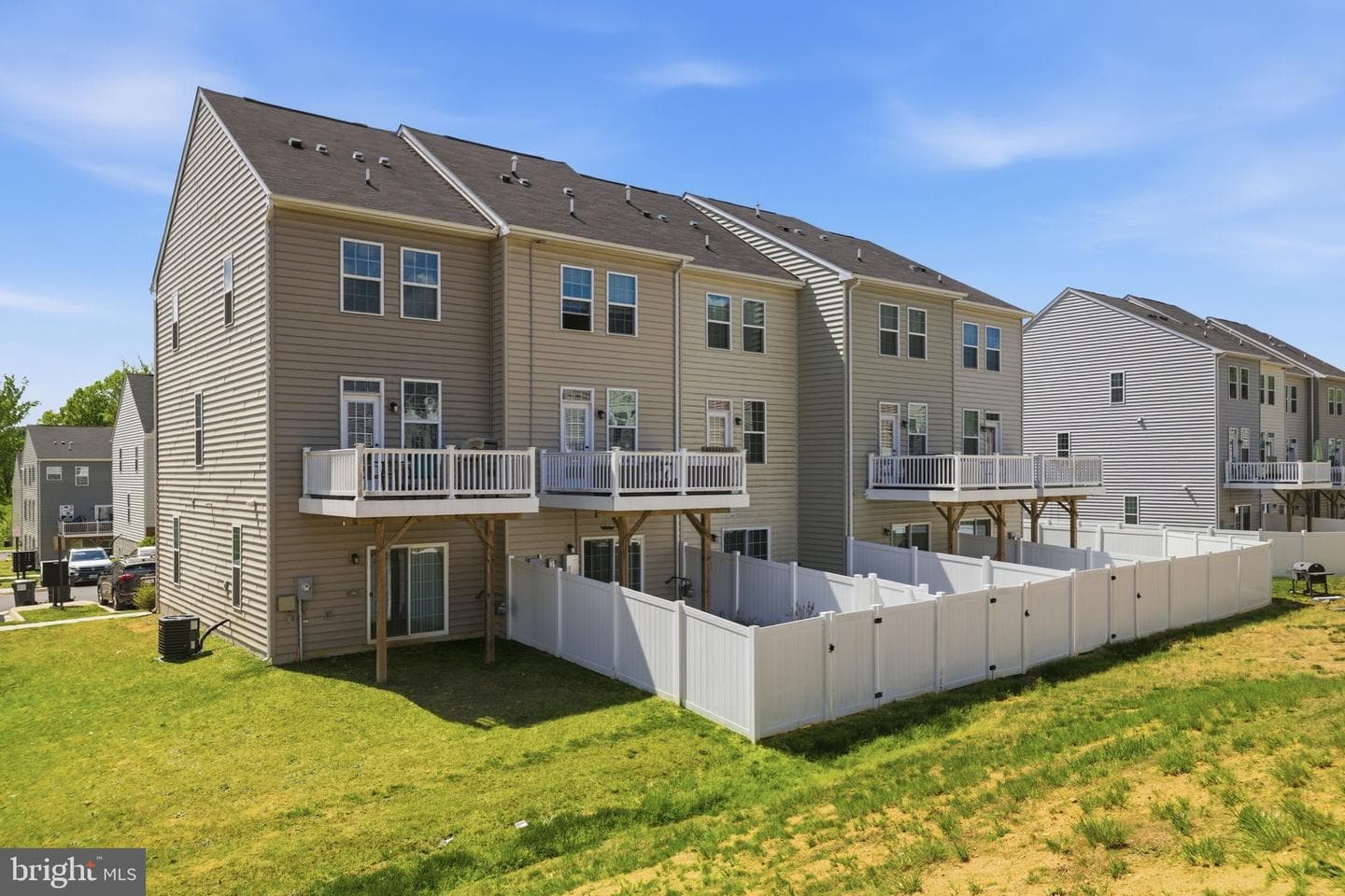514 River Crest Way photo 3