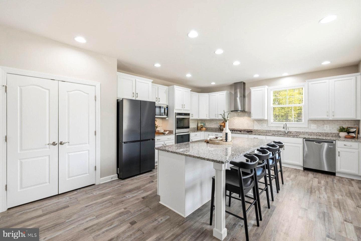 113 Ireland Drive photo 9