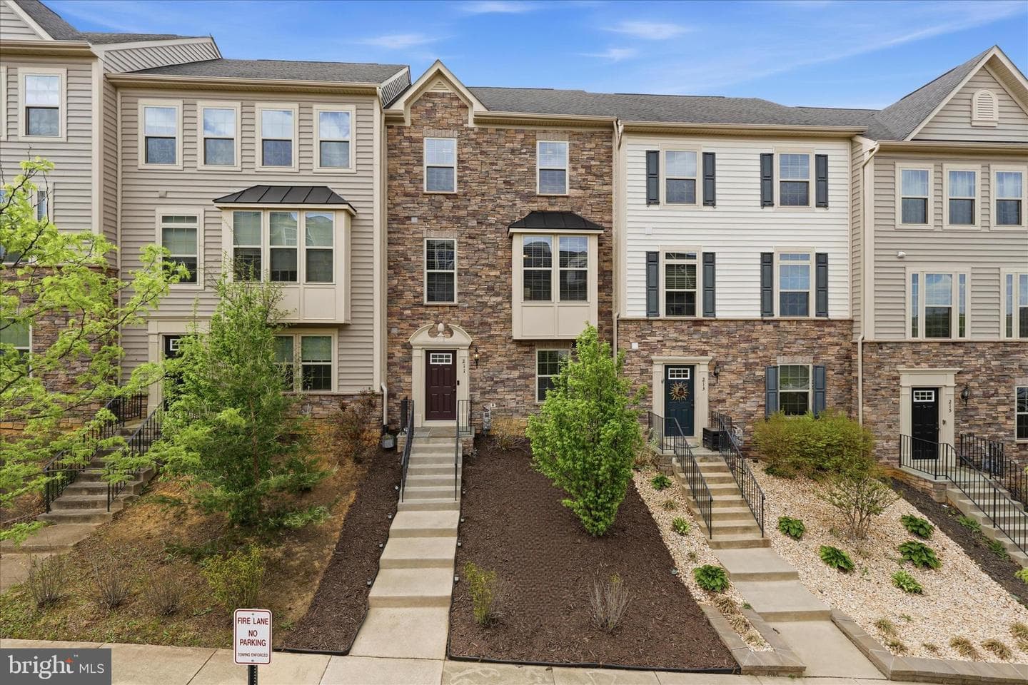 211 Freesia Lane photo 3