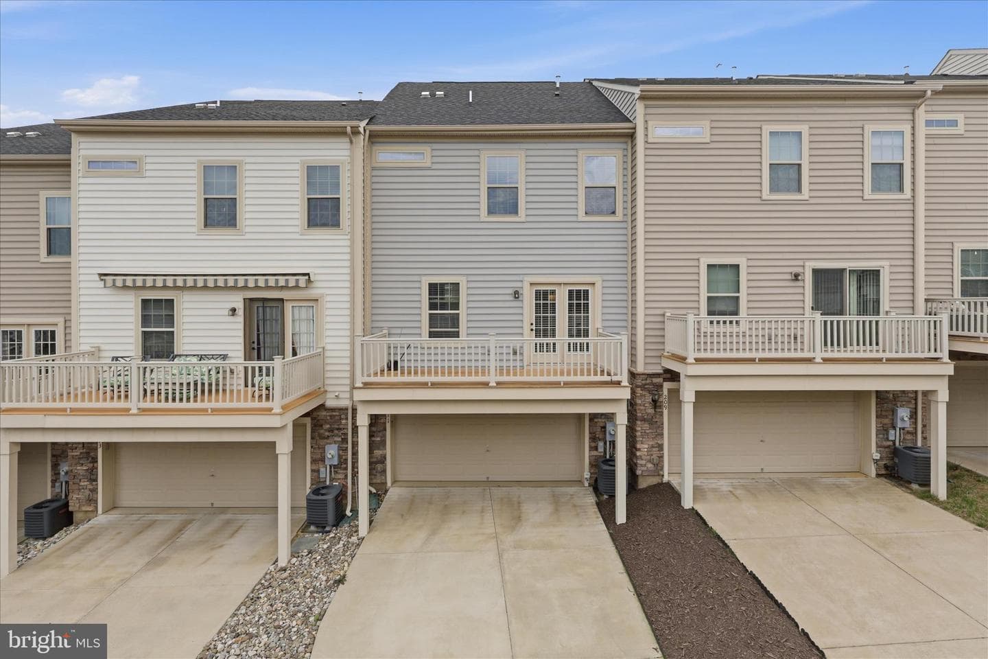 211 Freesia Lane photo 32