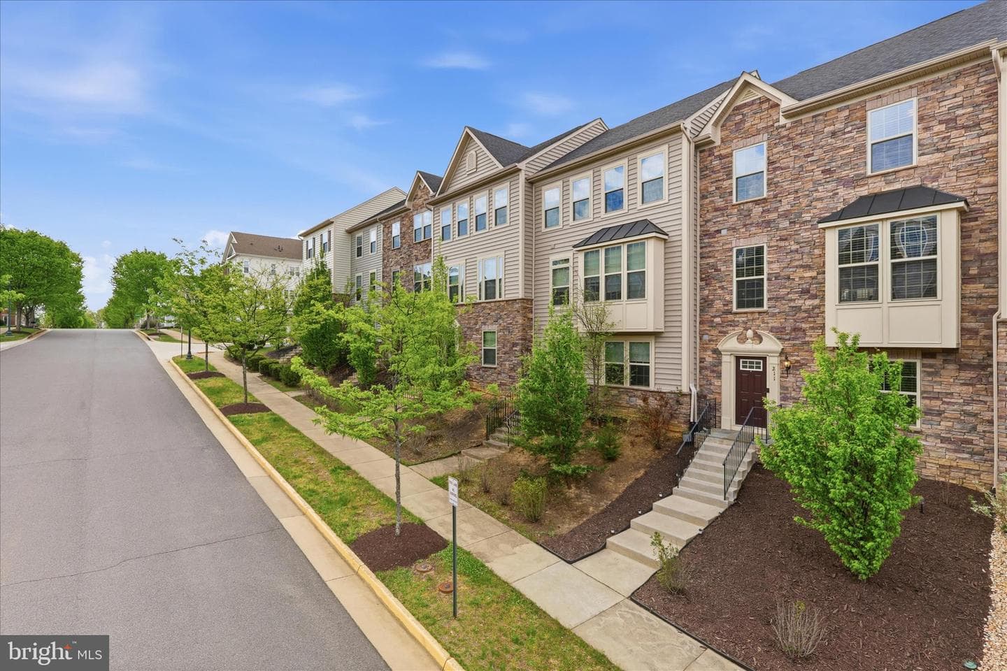 211 Freesia Lane photo 4