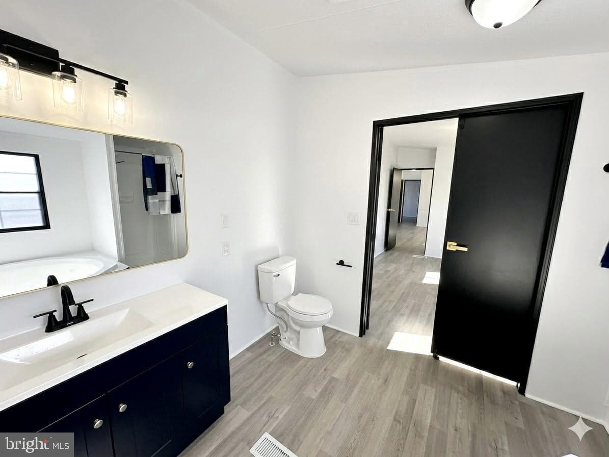 9 Robert Street photo 11