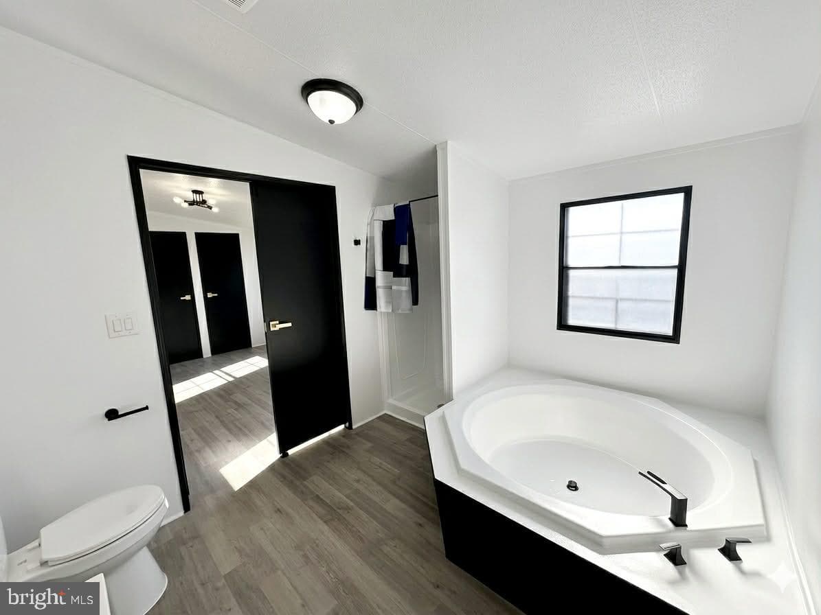 9 Robert Street photo 12