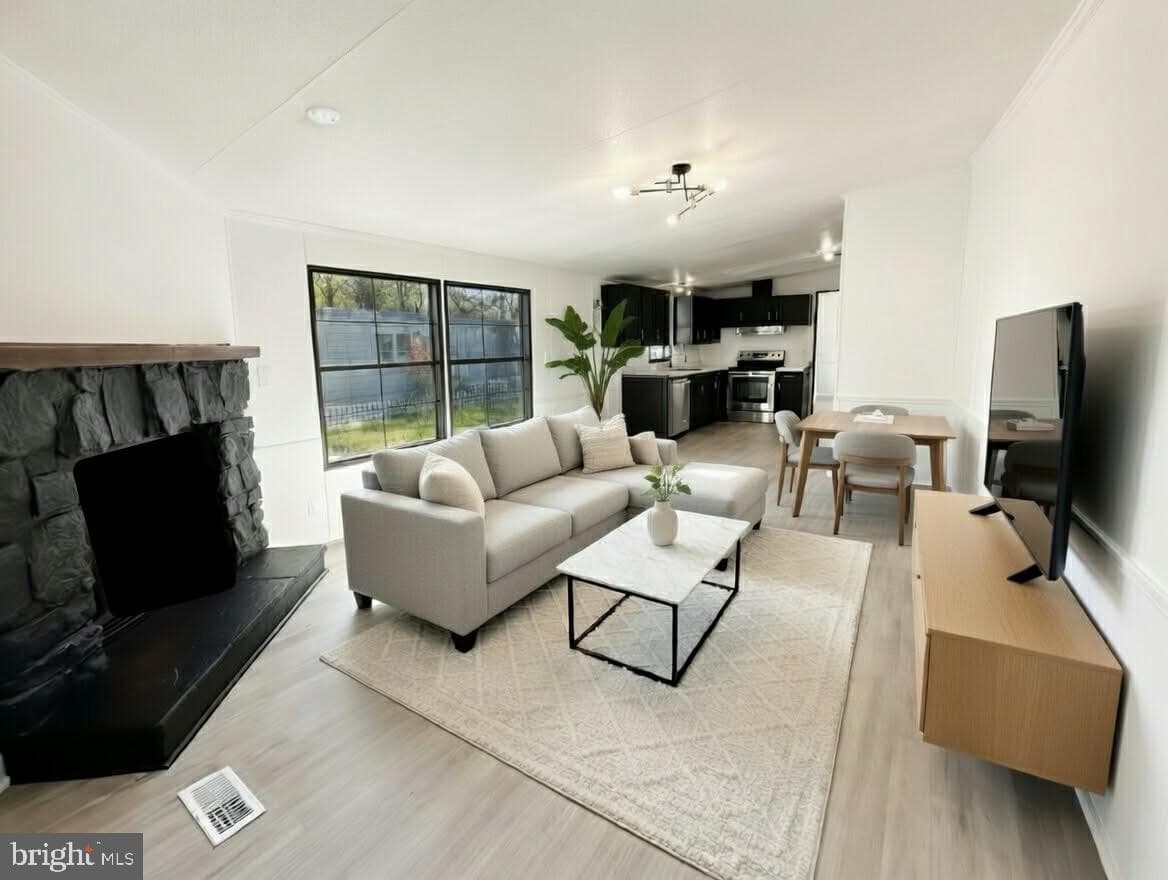 9 Robert Street photo 16
