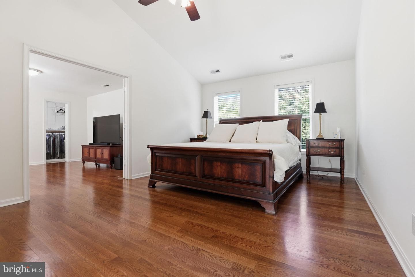56 Monument Drive photo 27