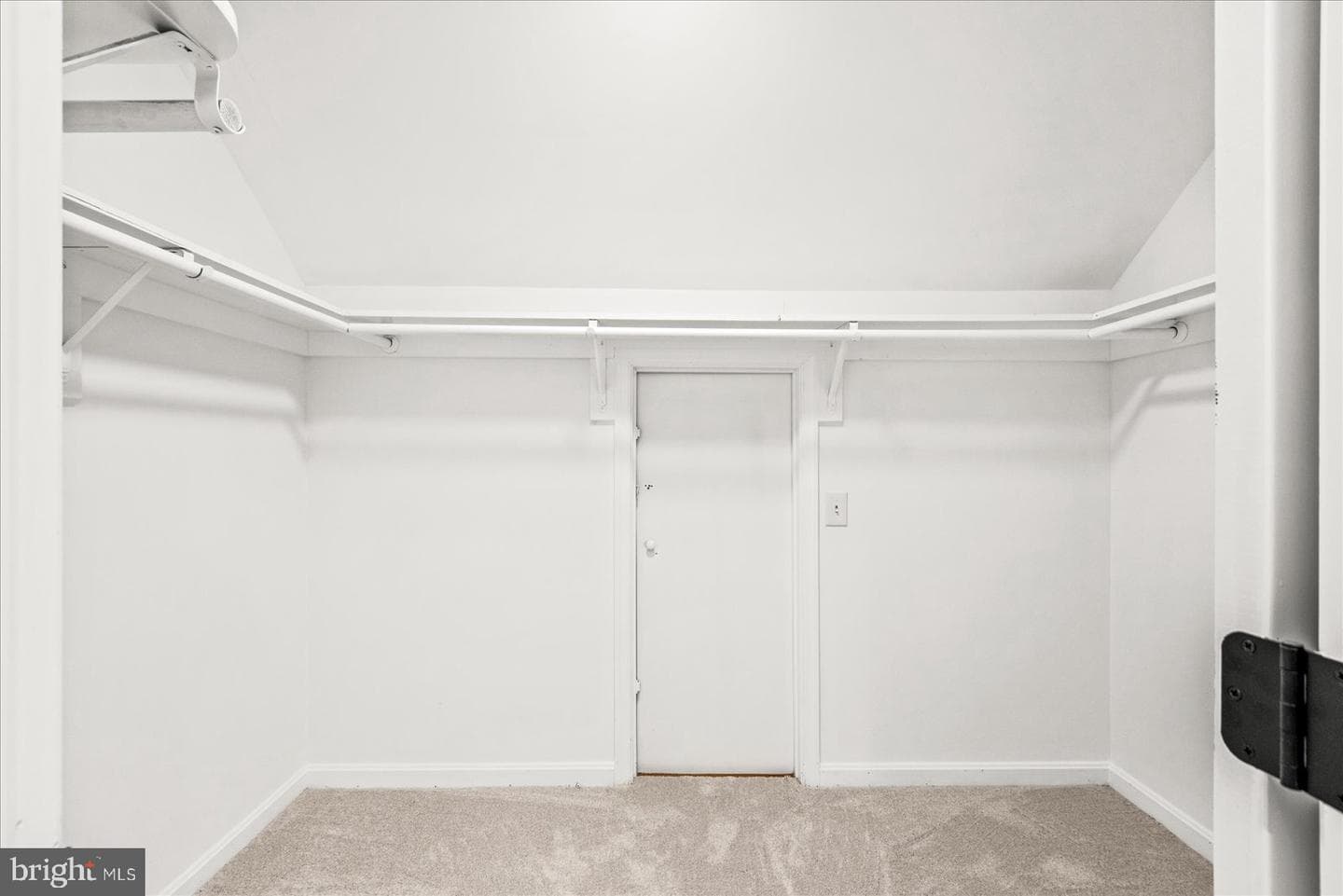 32 Kelly Way photo 27
