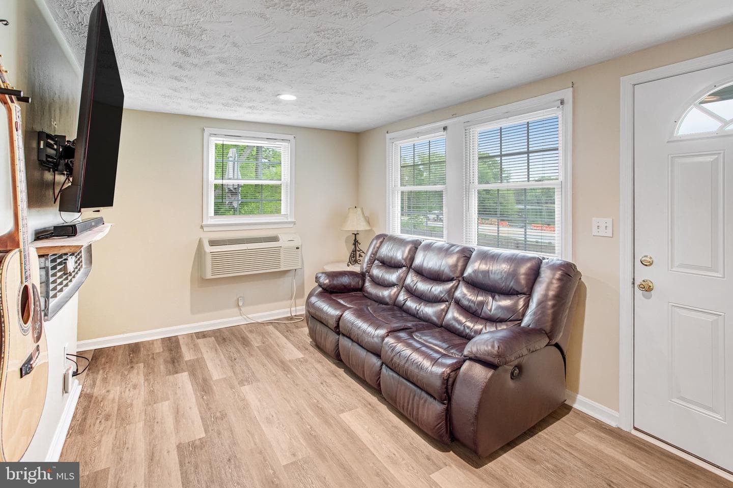 1047 Lakeview Drive photo 4