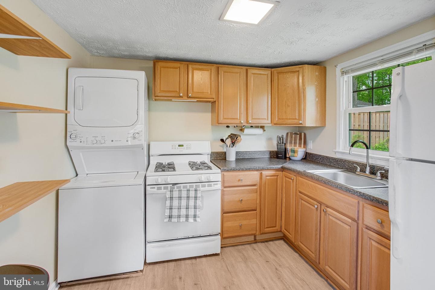 1047 Lakeview Drive photo 8