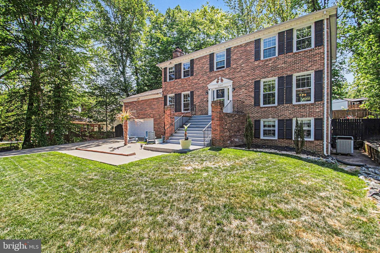 1207 Richmond Drive photo 3