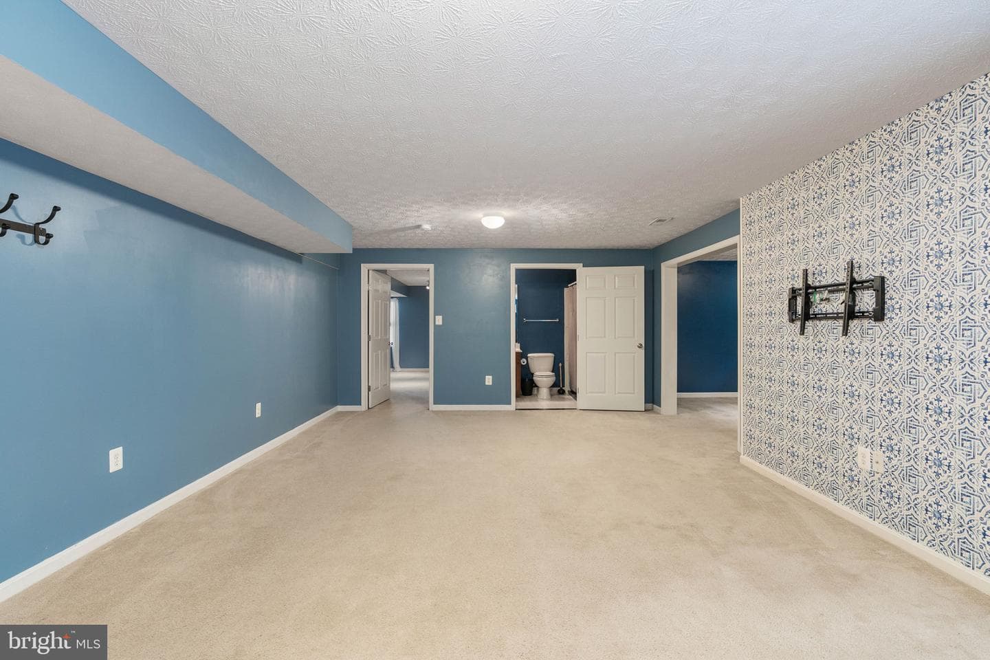 76 Landmark Drive photo 43