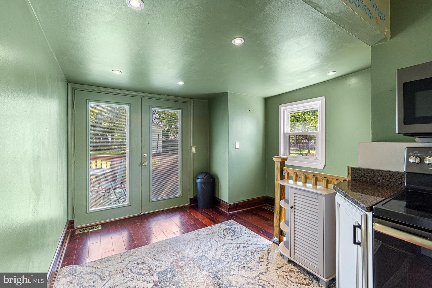 205 E Chatham Street photo 14
