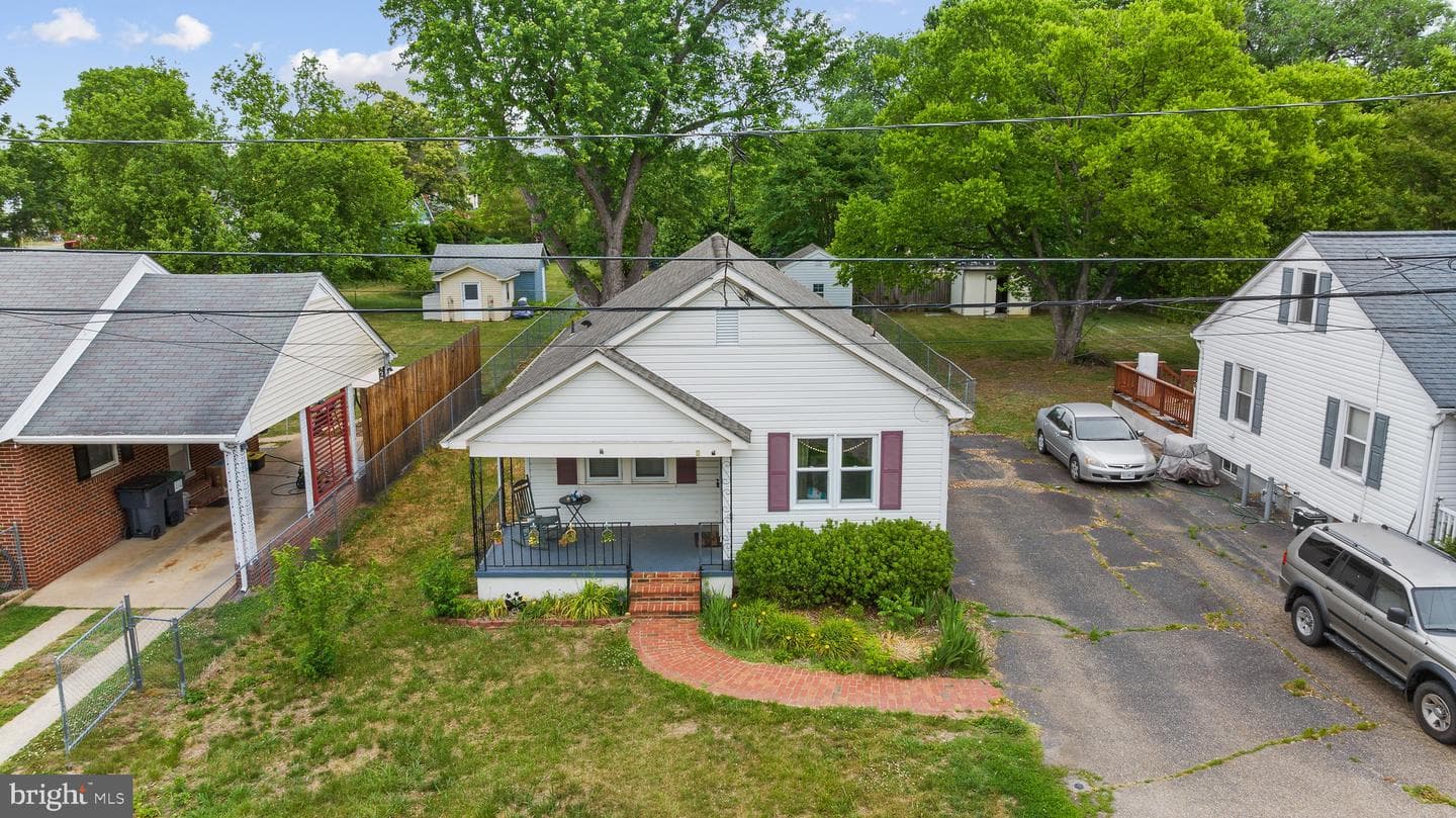 205 E Chatham Street photo 3