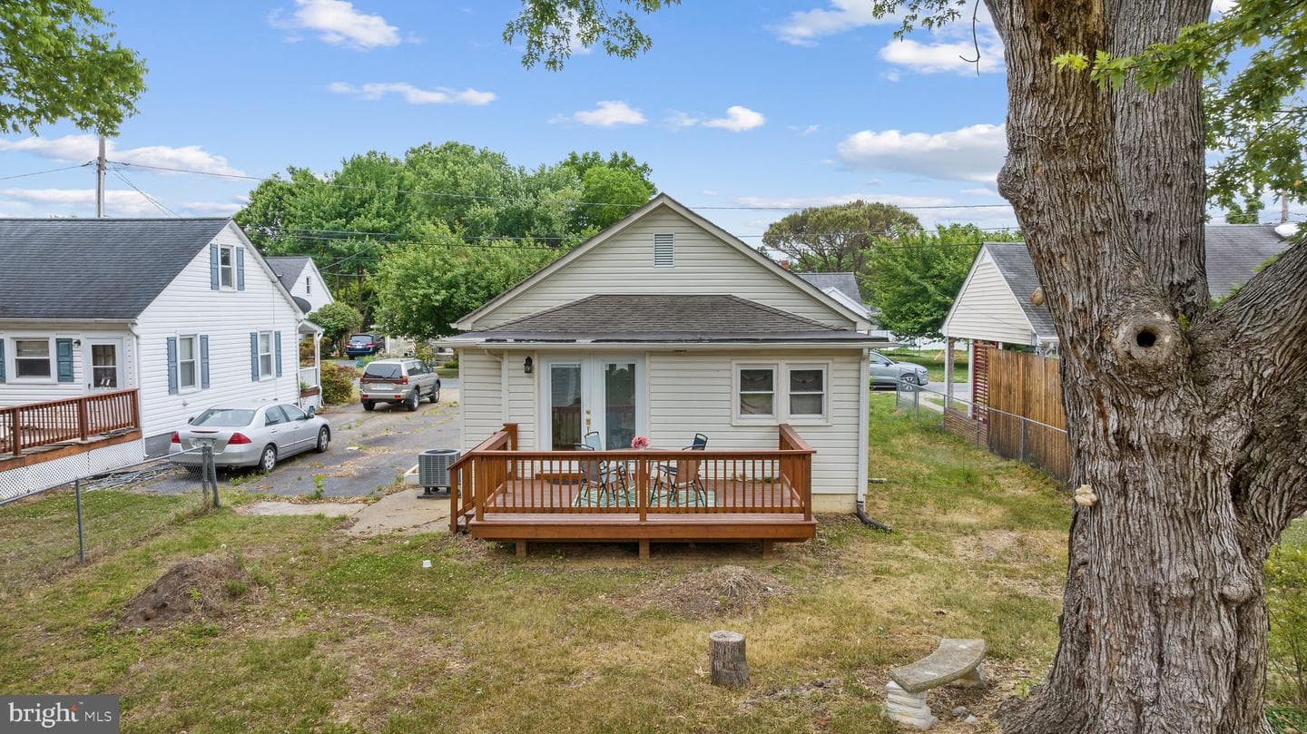 205 E Chatham Street photo 33
