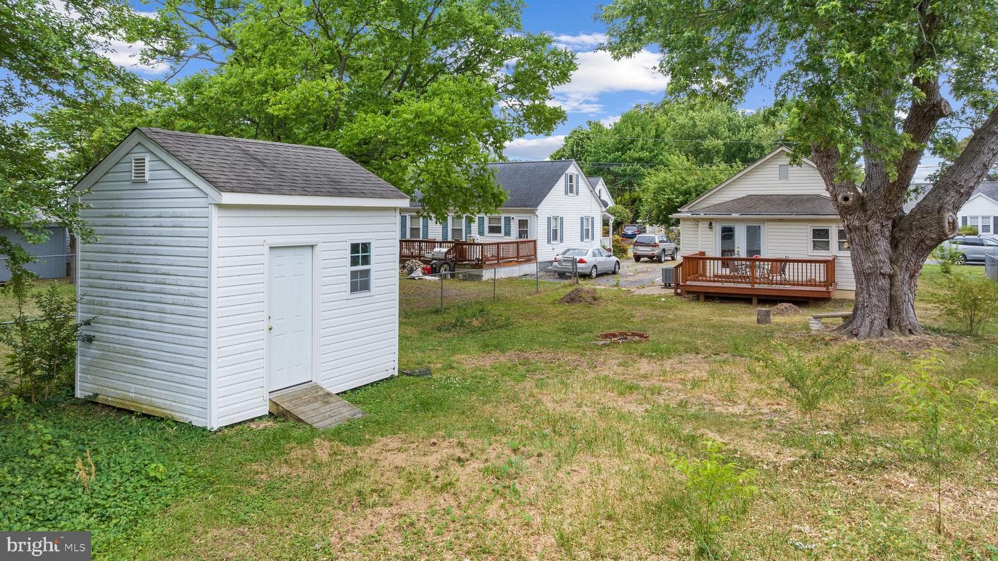 205 E Chatham Street photo 34