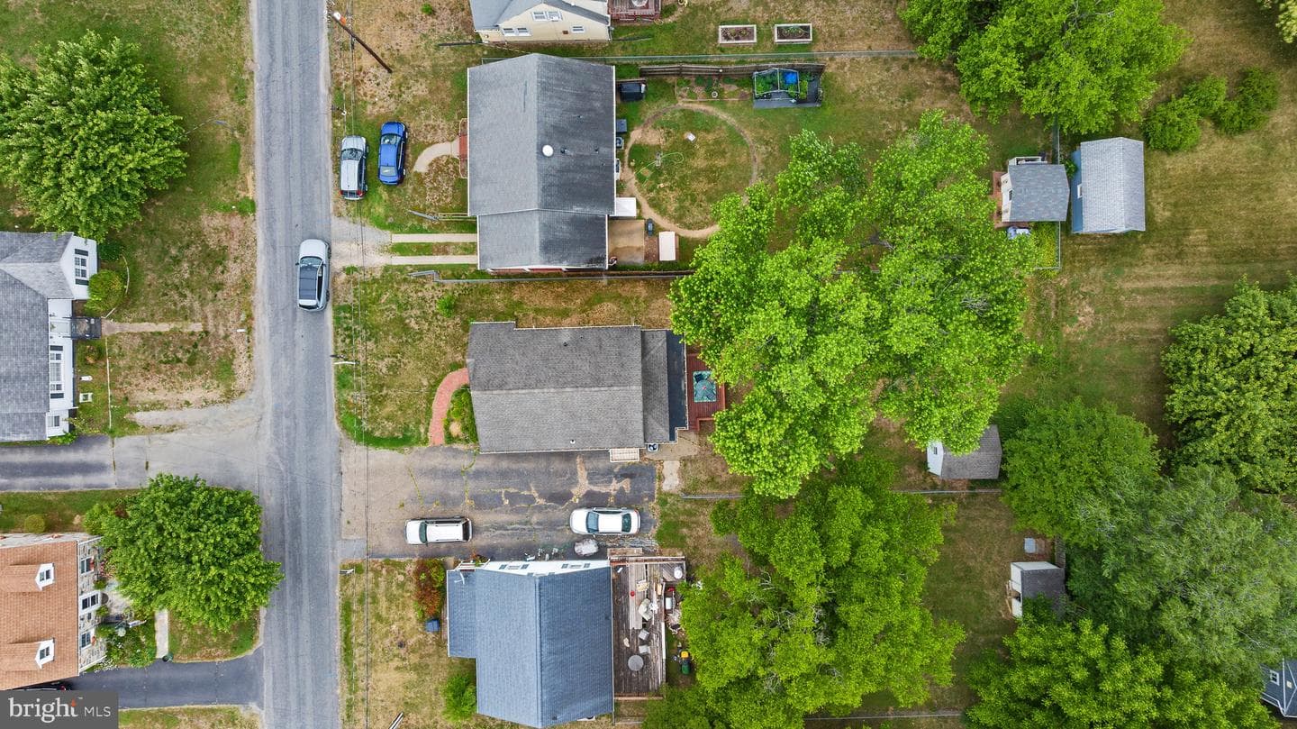 205 E Chatham Street photo 38