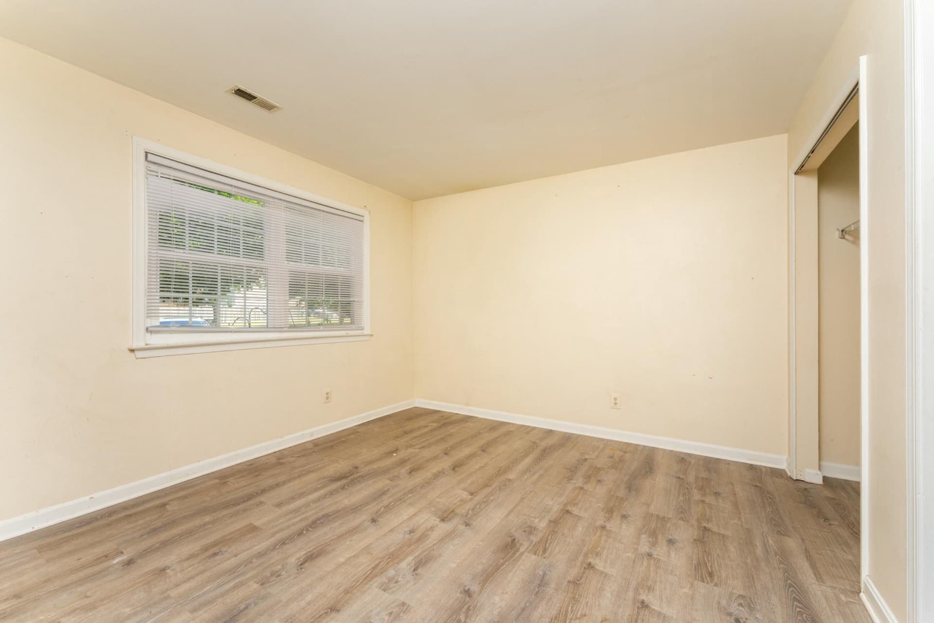 209 Clint Ln photo 5