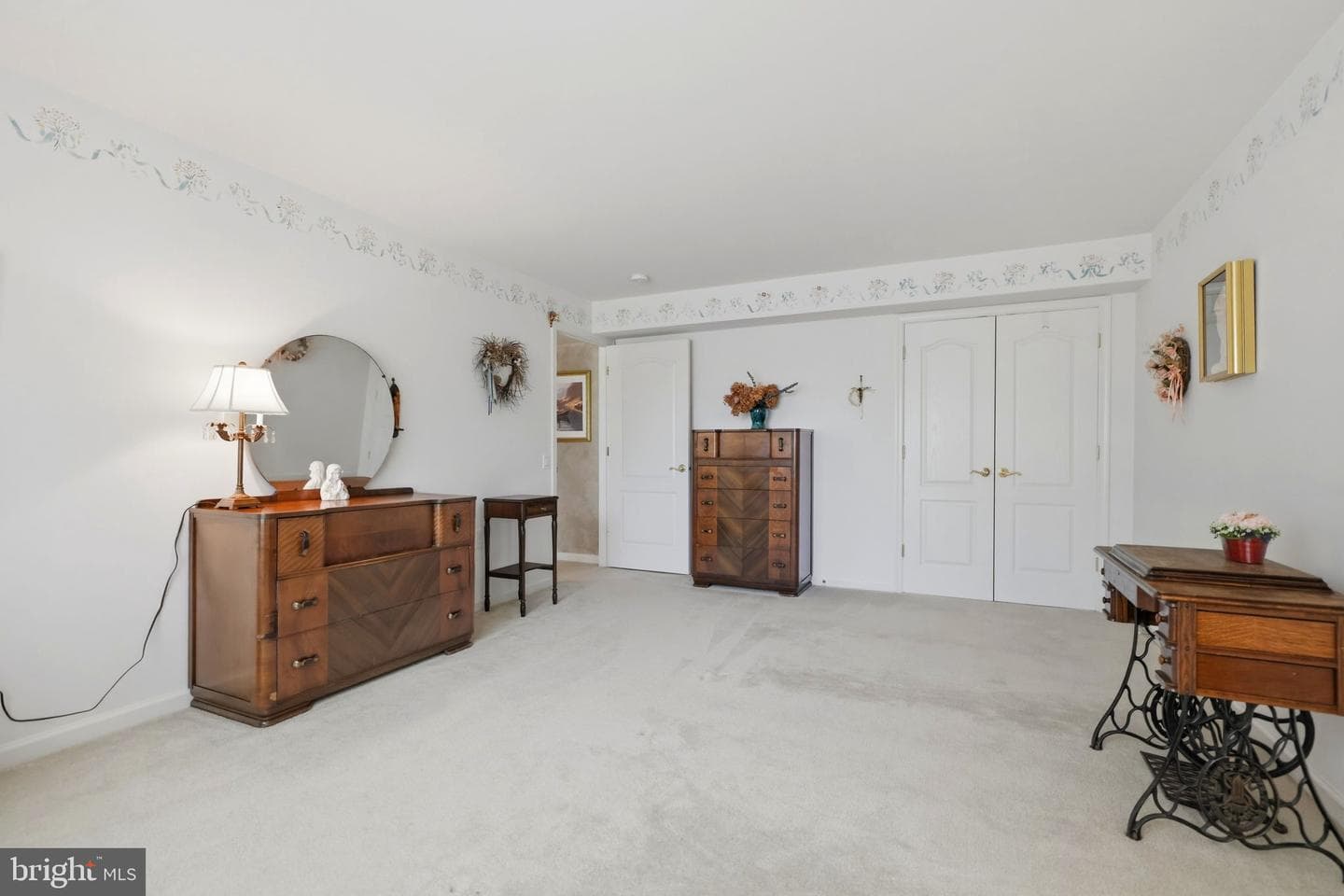 9 Linden Court photo 37