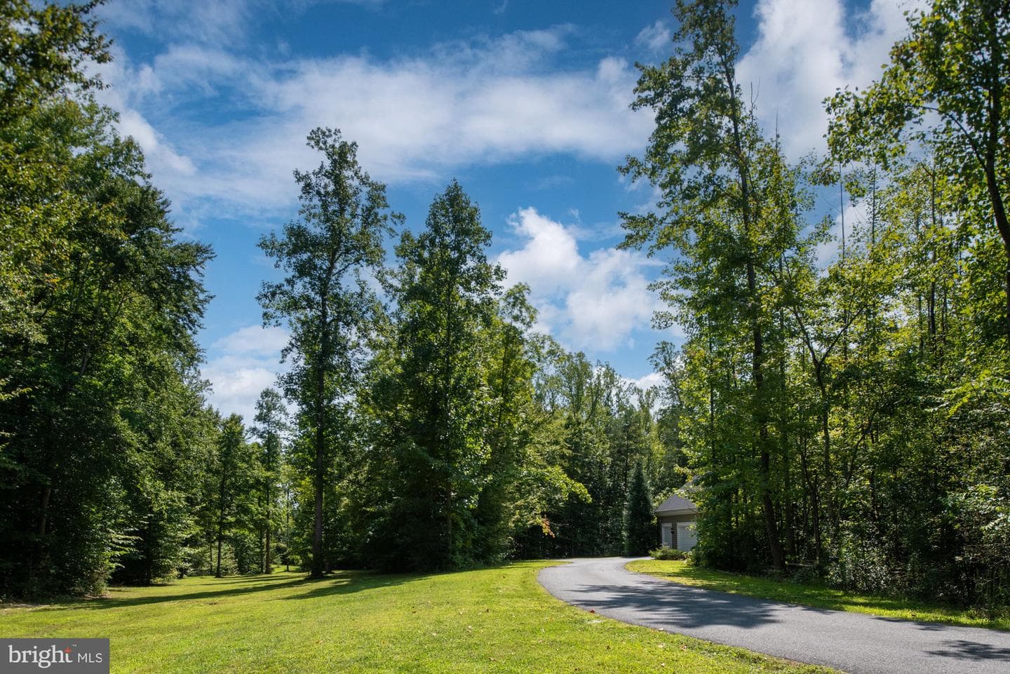 425 Wakerobin Drive photo 111
