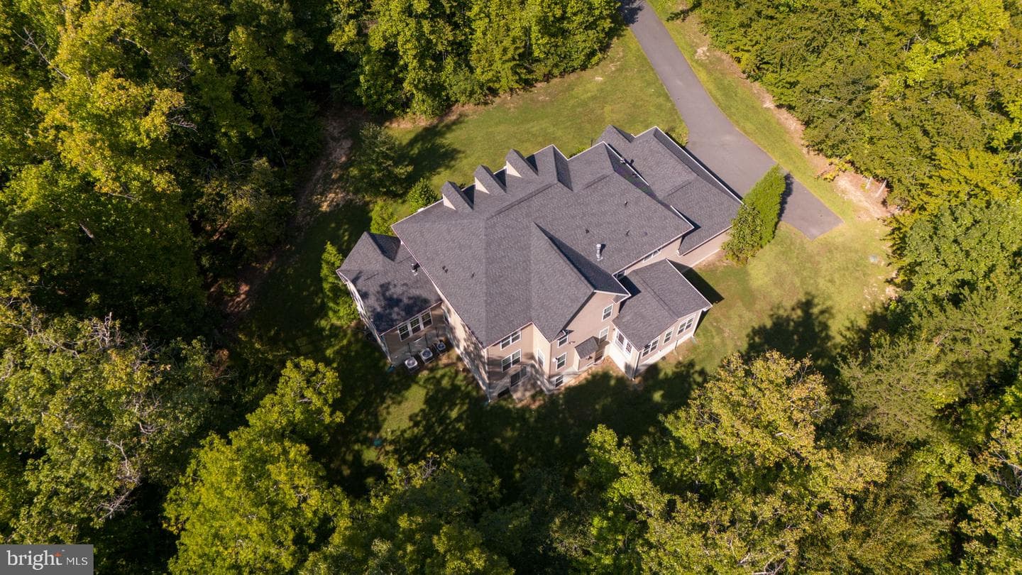 425 Wakerobin Drive photo 117