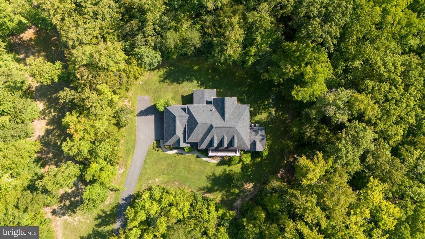 425 Wakerobin Drive photo 137