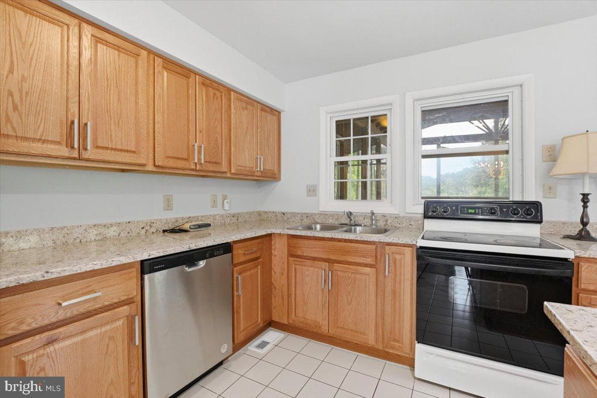 1022 Lakeview Drive photo 16