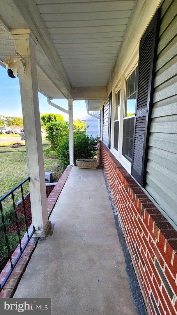 913 Eastern View Drive photo 6