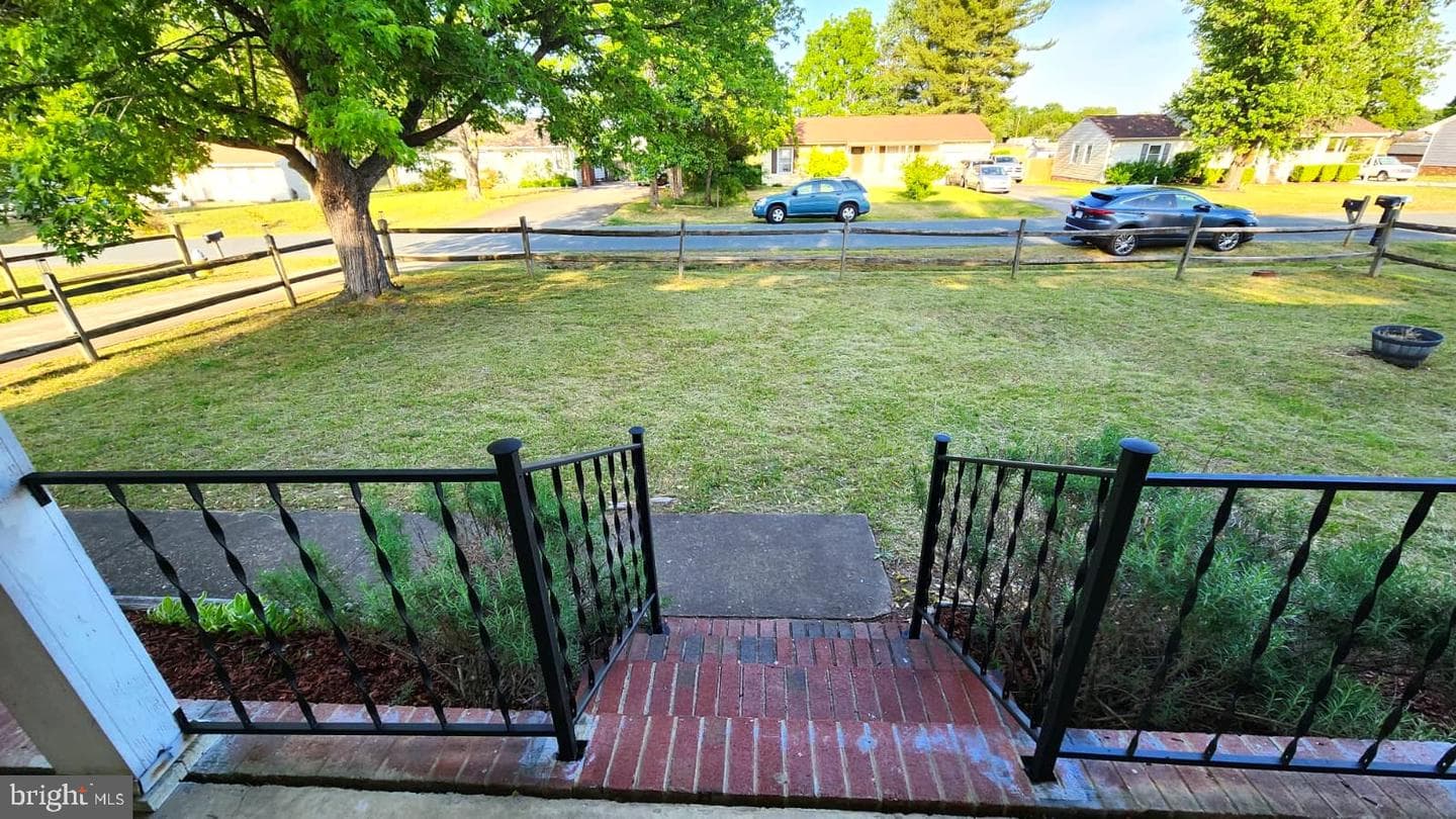 913 Eastern View Drive photo 7
