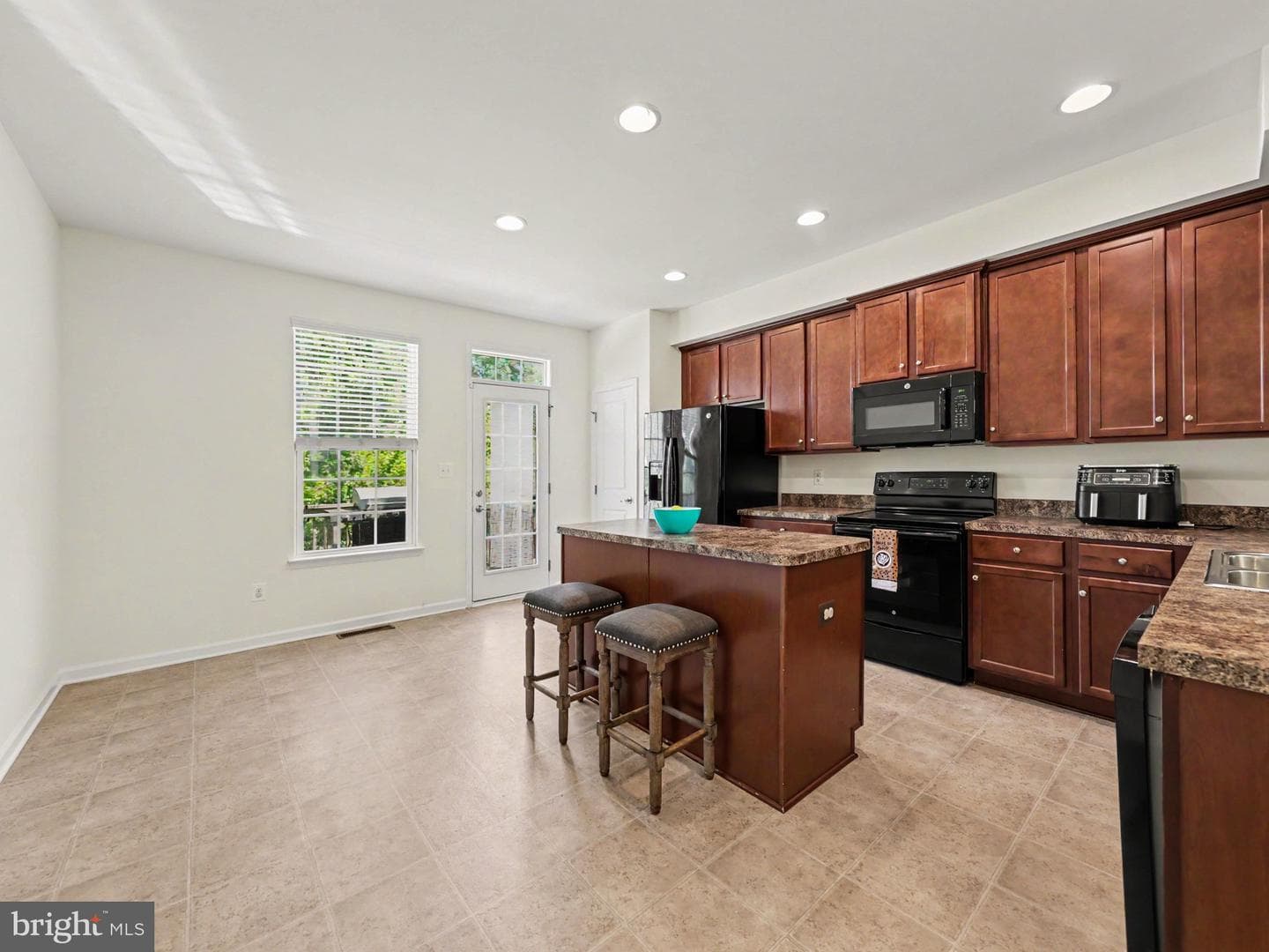 207 Streamview Drive photo 6