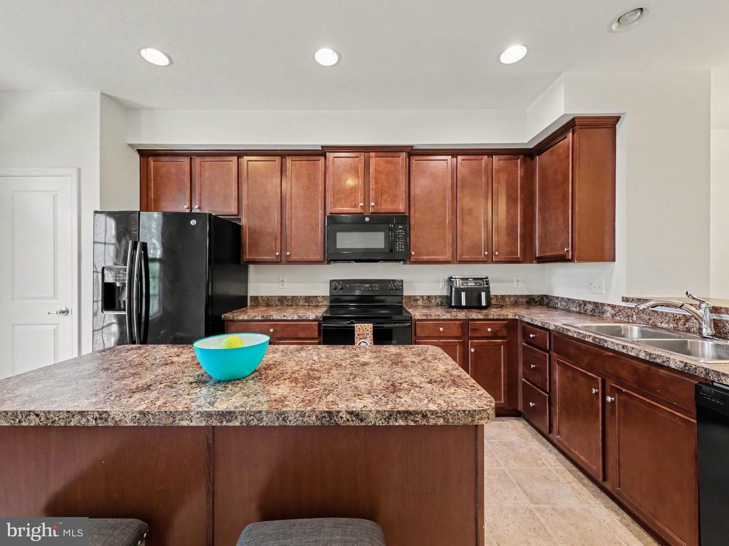207 Streamview Drive photo 8