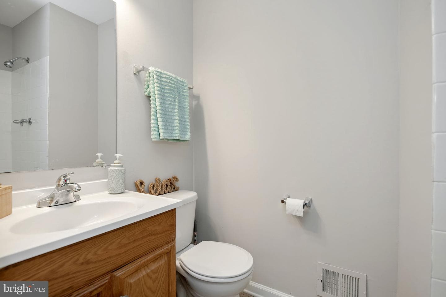 1229 Thomas Jefferson Place photo 30