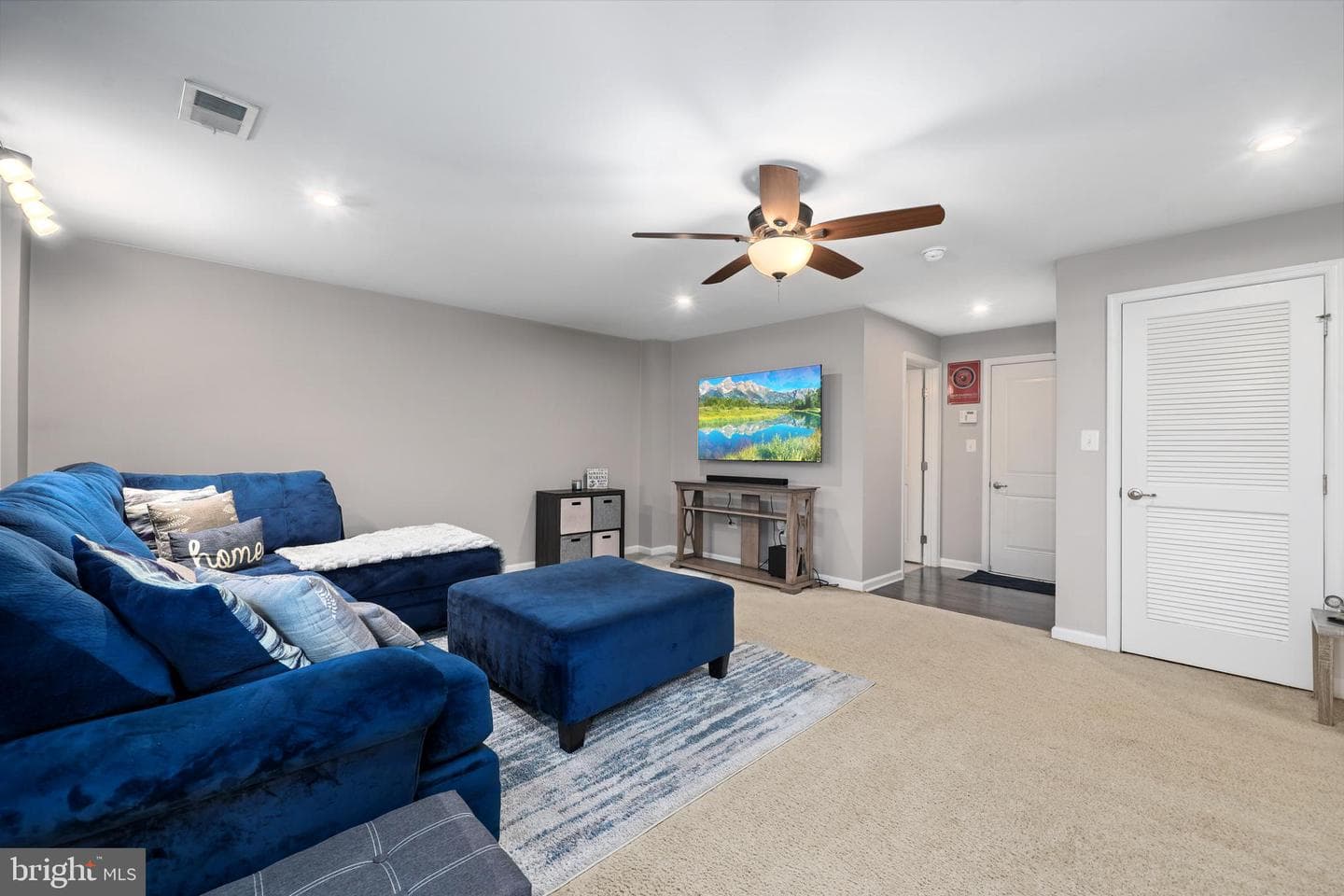 206 Landing Dr photo 4