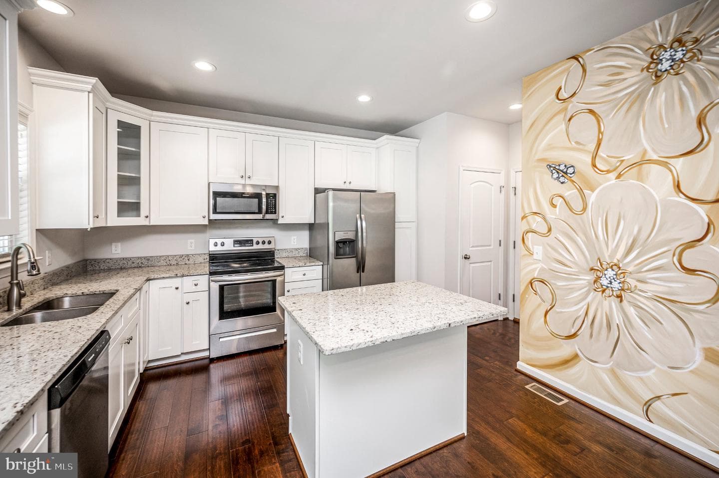 121 Forbes St photo 8