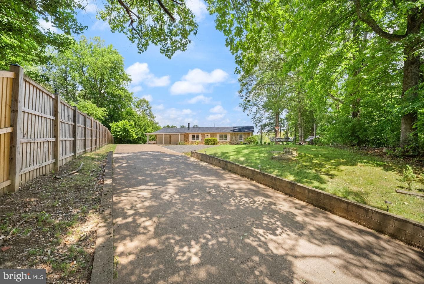 23 Walker Way photo 3