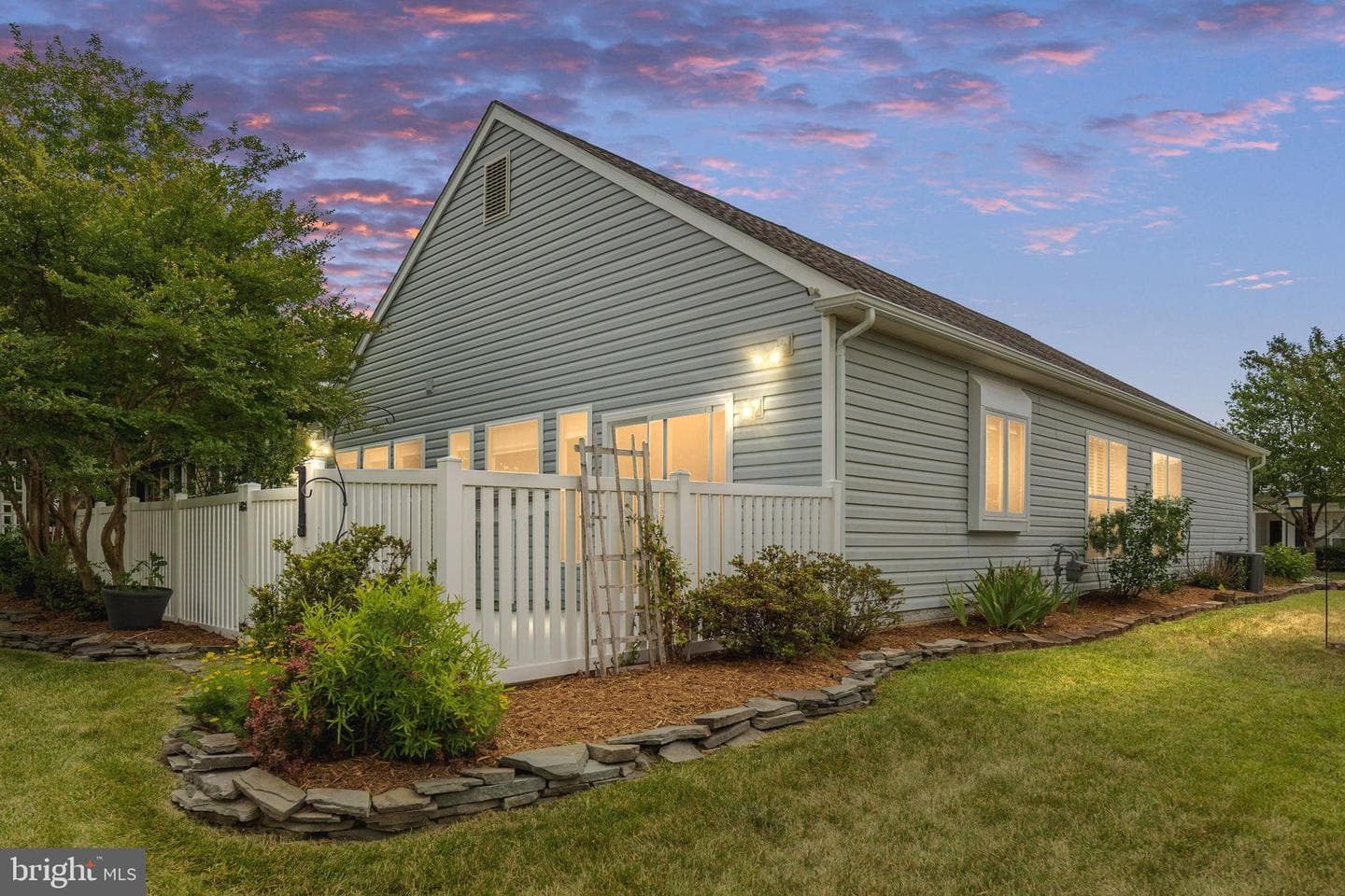 12 Hanover Drive photo 2