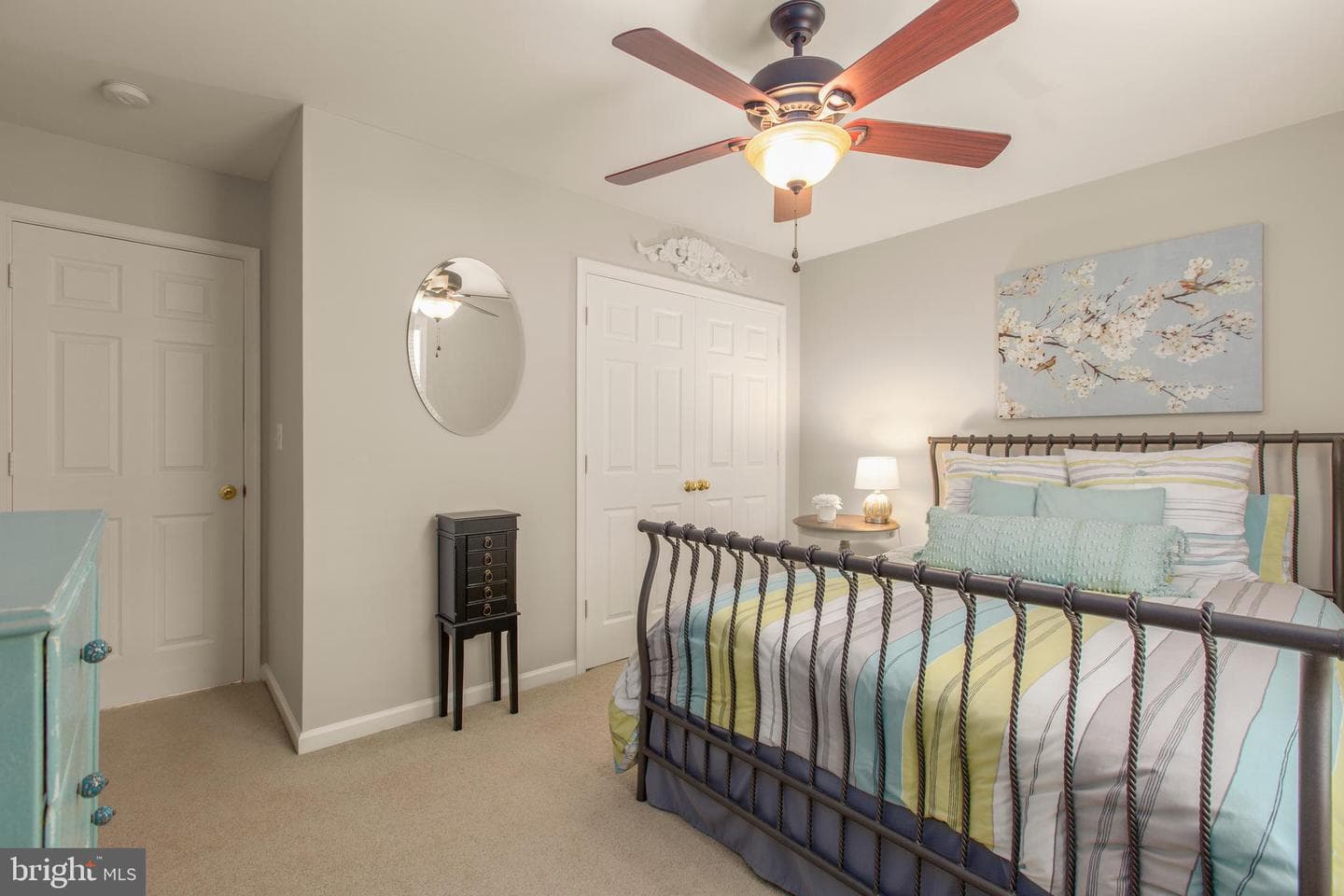 24 Tavern Road photo 44