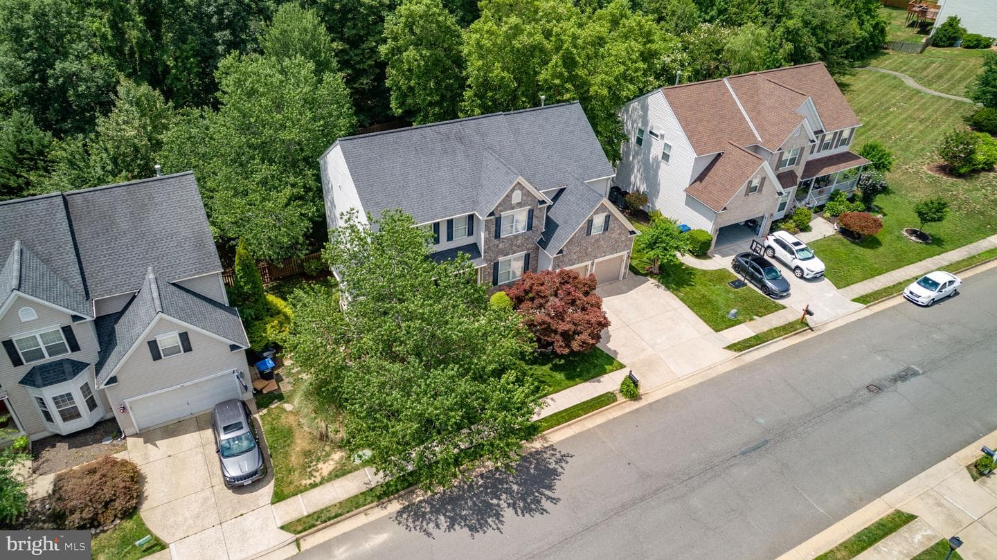 24 Tavern Road photo 83