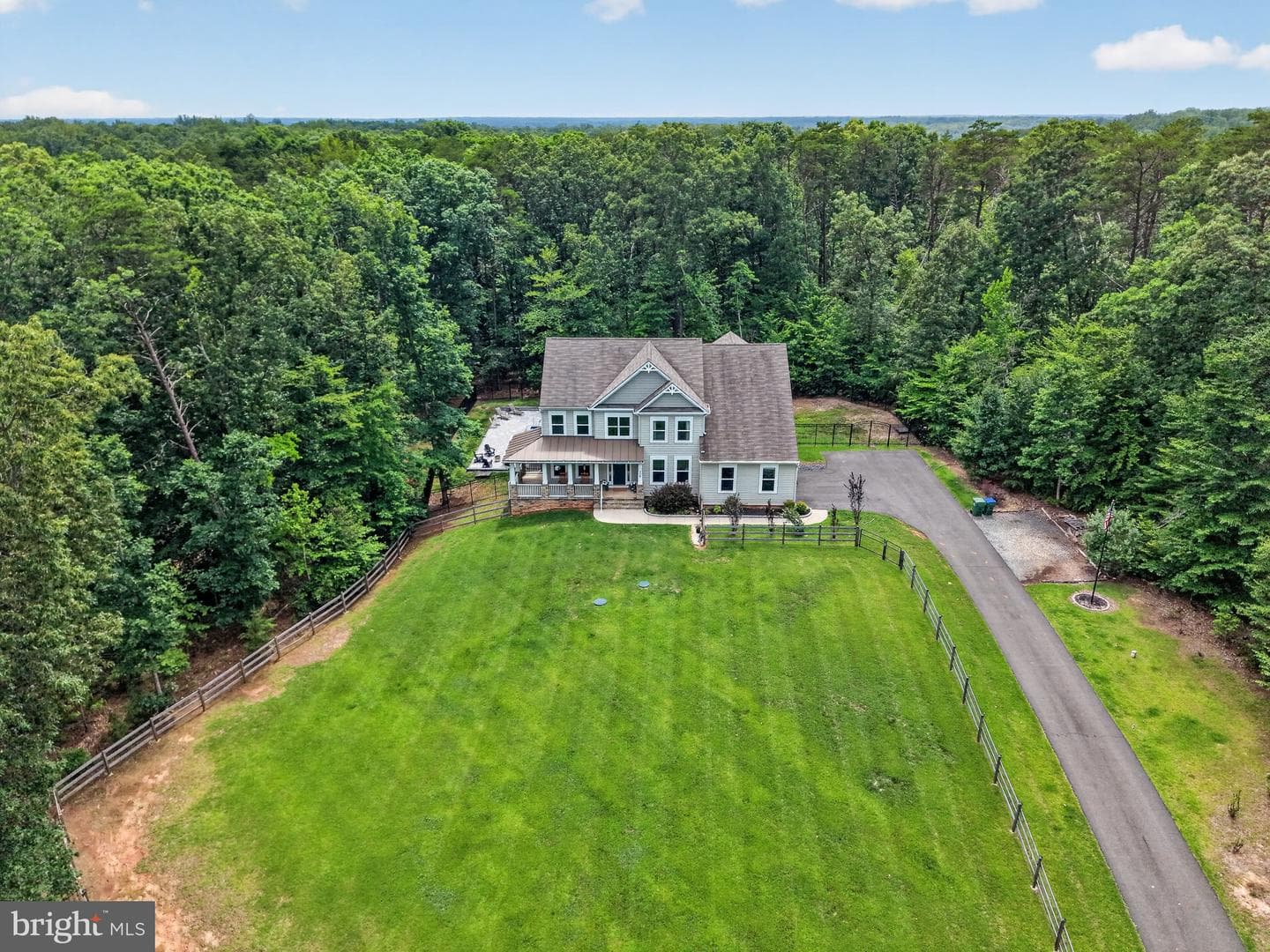 526 Fair Havens Ln photo 3