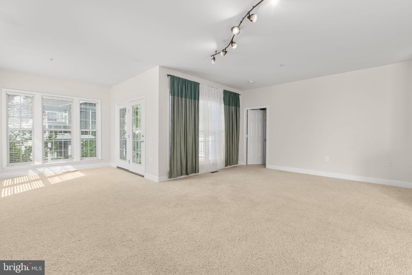 76 Denison St photo 10