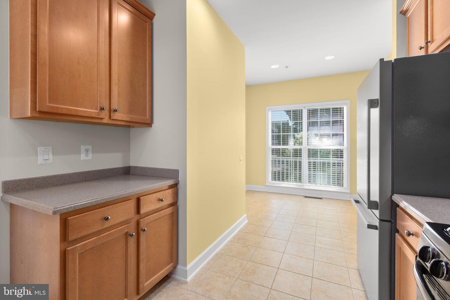 76 Denison St photo 3