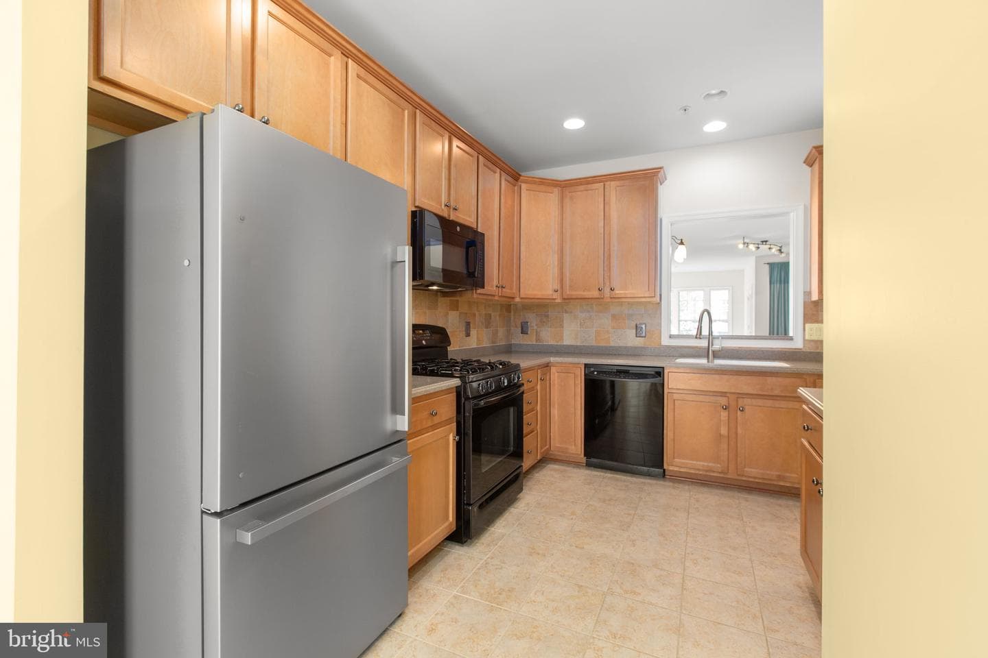 76 Denison St photo 4