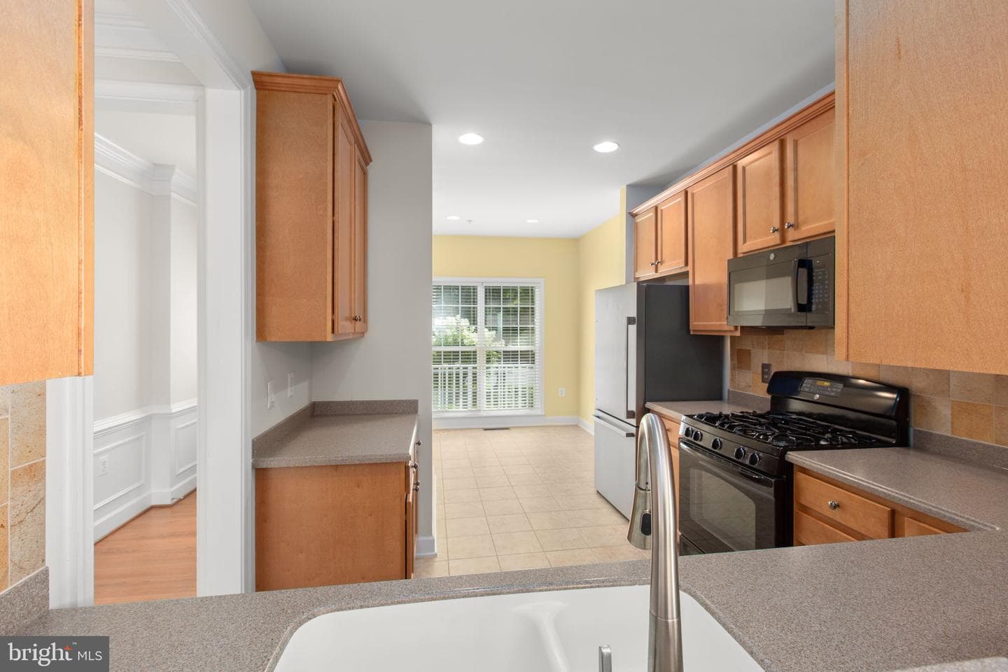 76 Denison St photo 5