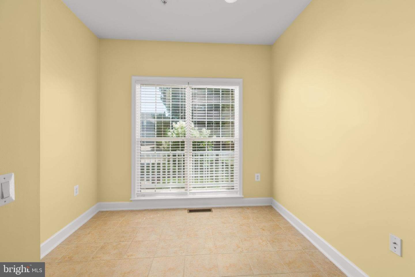 76 Denison St photo 6