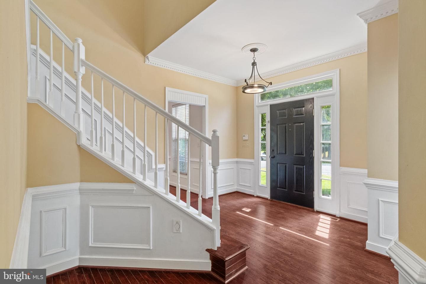 46 Monument Drive photo 9